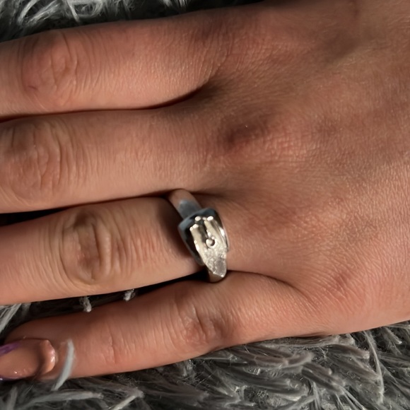 silver ring - Picture 2 of 2